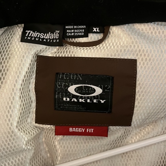 Oakley ski / snowboard jacket - Picture 3 of 3